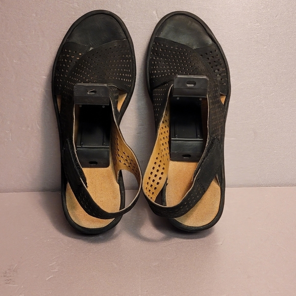 CLARKS WOMENS Wedge 6.5M Black - Picture 2 of 6